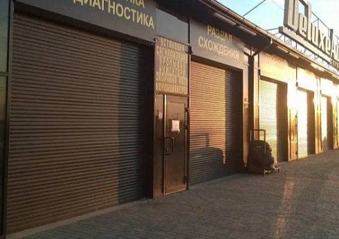 Автоматические роллетные ворота ALUTECH Trend 2600×2400 мм с доставкой в Лабинске 