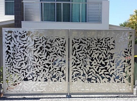 Дизайнерские ворота с зашивкой листовым металлом (лазерная резка)